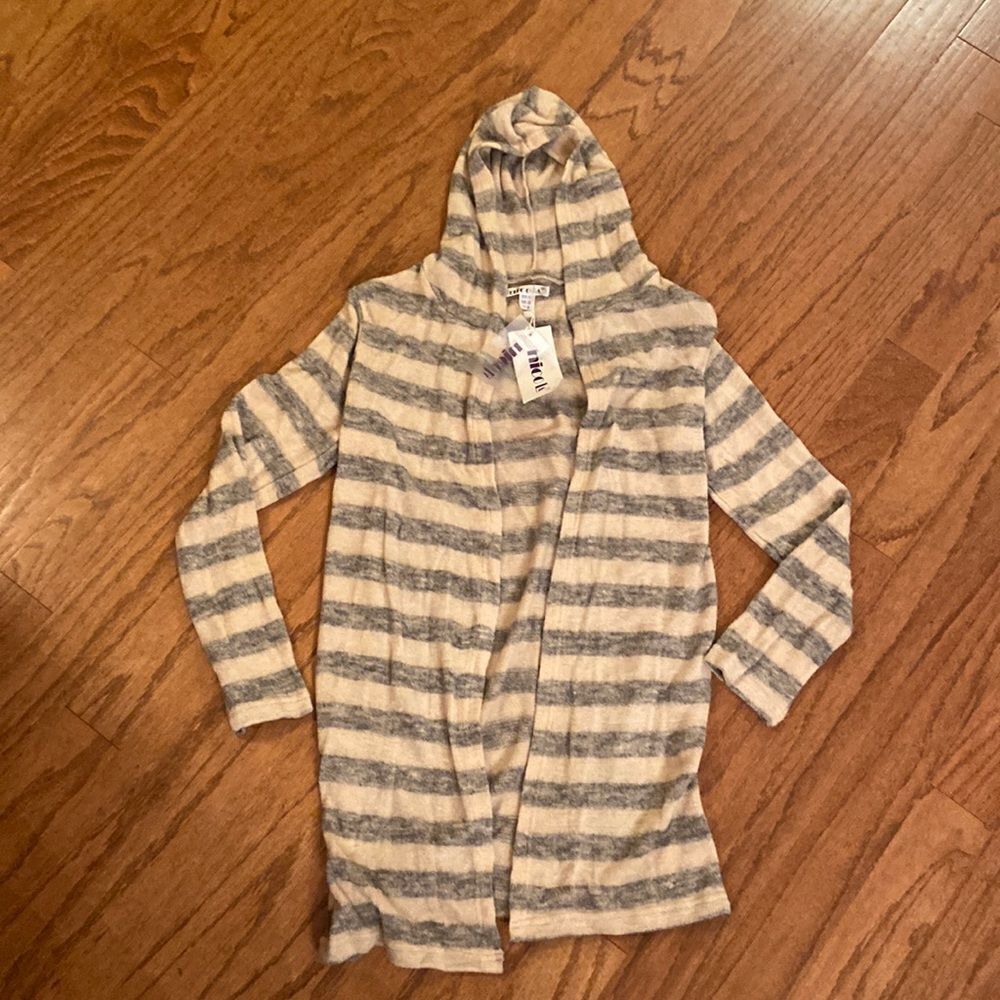 NWT Nico La cardigan gray and cream